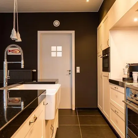 Huswell - Fabulous House For 8 People With Sunny Garden Holiday home *