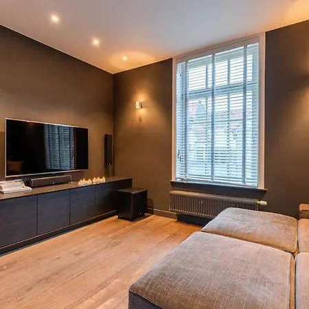 Huswell - Fabulous House For 8 People With Sunny Garden *